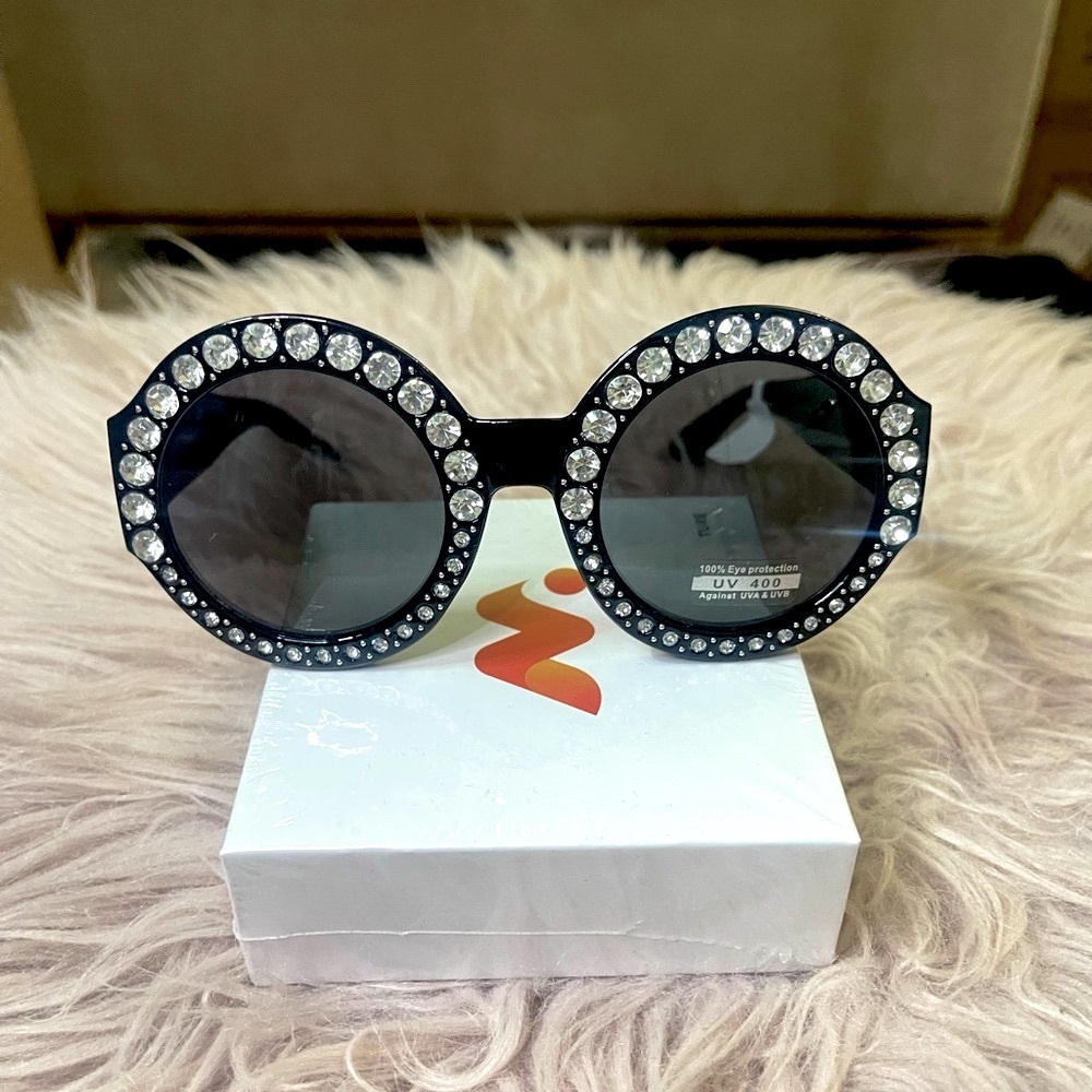 🖤💎Oversized Round Framed Sunglasses with Rhinestone design💎💎💎